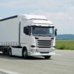 Comissão aprova projeto que determina instalação de adesivo de ponto cego em caminhão e ônibus