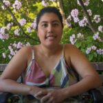 Mulher de 22 anos com tumor raro mobiliza campanha para terceira cirurgia