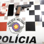 Motociclista é detido por desobediência e porte de simulacro de arma em Ilha Solteira/SP