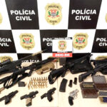 Operação da Deic desmonta rede de negociação de armas entre CACs
