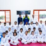 ESPORTE – Projeto de judô recebe novos uniformes para alunos em Castilho