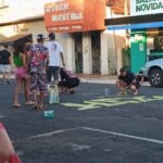 Crianças, jovens e adultos de Murutinga se unem para decorar a Av. Romeu Cestari, com o tema da Copa do Mundo 2026
