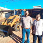 Castilho ganha nova retroescavadeira e reorganiza maquinário público