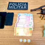 Mãe denuncia filho com arma, munições e drogas para a Polícia Militar