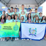 Natação presenteia Andradina em seu aniversário com um Troféu e 21 medalhas dos Jogos Regionais de Penápolis