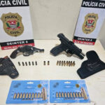 Após investigação, Polícia Civil flagra morador de Tupi Paulista com pistola, revólver e munições