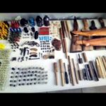 Homem é preso em flagrante após polícia encontrar arma, munições e materiais relacionados a armas