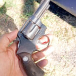 Homem é preso na Rodovia dos Bagageiros por porte de arma
