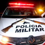 Homem é preso pela PM com simulacro de pistola e duas espingardas em Pereira Barreto (SP)