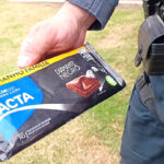 Homem é preso suspeito de oferecer chocolate e mostrar pênis para meninas perto de escola