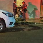 Homem é encontrado morto na porta de casa após tiros em Araçatuba